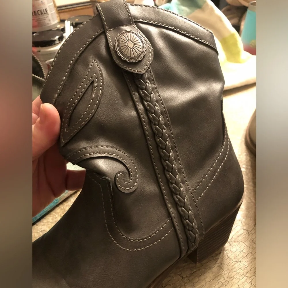 🩶BOOTS🩶 - Picture 3 of 7